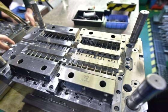 Calidad Molde de inyección base para licuadora para electrodomésticos de cocina pequeños con construcción de acero P20 de alta rigidez Fábrica