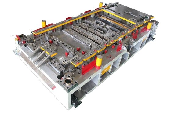 Kalite Otomotiv Metal Damgalama Üretim Süreçlerinde Kullanılan Sürekli Beslemeli Damgalama Kalıbı fabrika